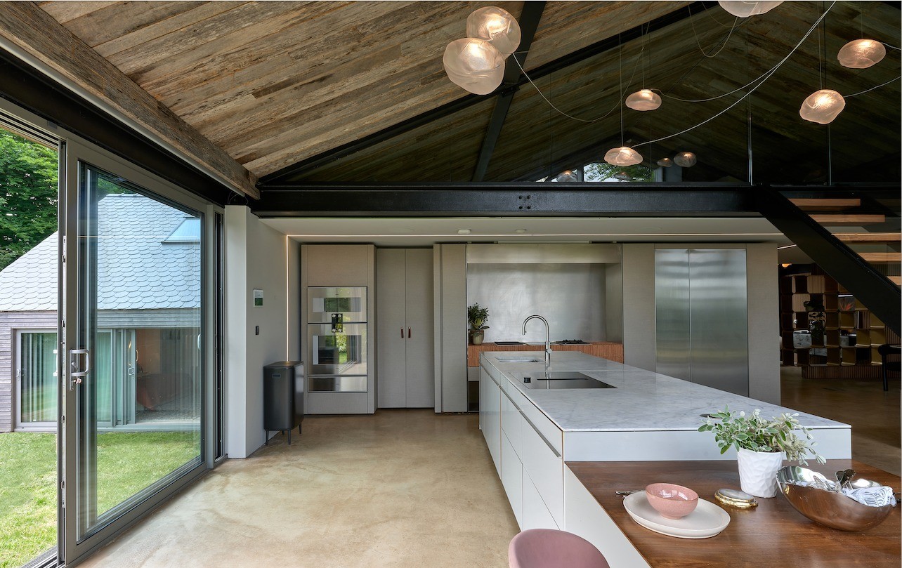 Marble, terracotta and vaulted timber.