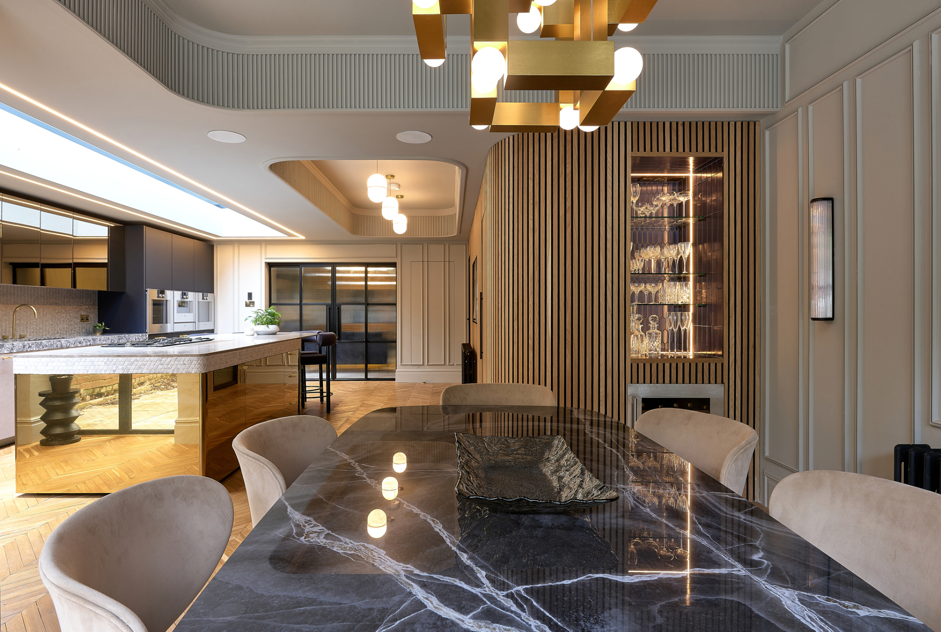 Kitchen & dining